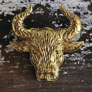 Gold Tone Bull Head Brooch Pin Western Style Animal Jewelry Vintage-Inspired